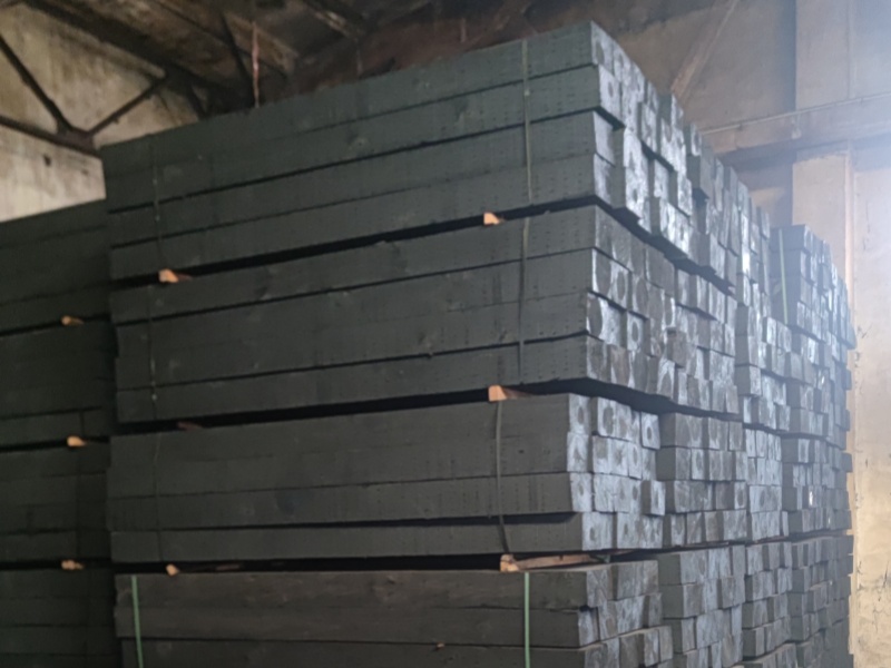 How is the oil injected into the sleepers? What kind of oil is injected?