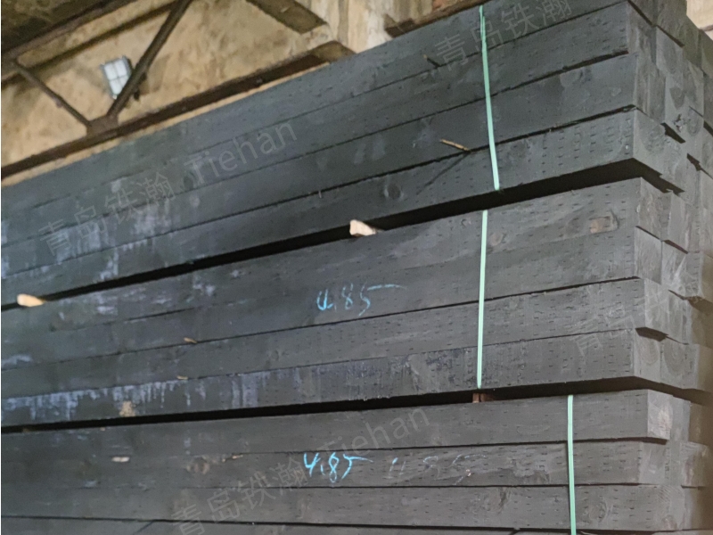 Tank track timber and anti-corrosion sleeper: little difference