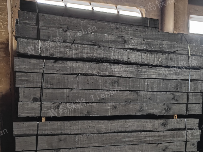 The difference between oil soaked and oil immersed sleepers - Oil immersed sleepers should be selected for anti-corrosion on railways