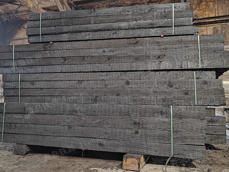Wooden sleeper track is several decibels quieter than cement sleeper, and residents along the line feel the most